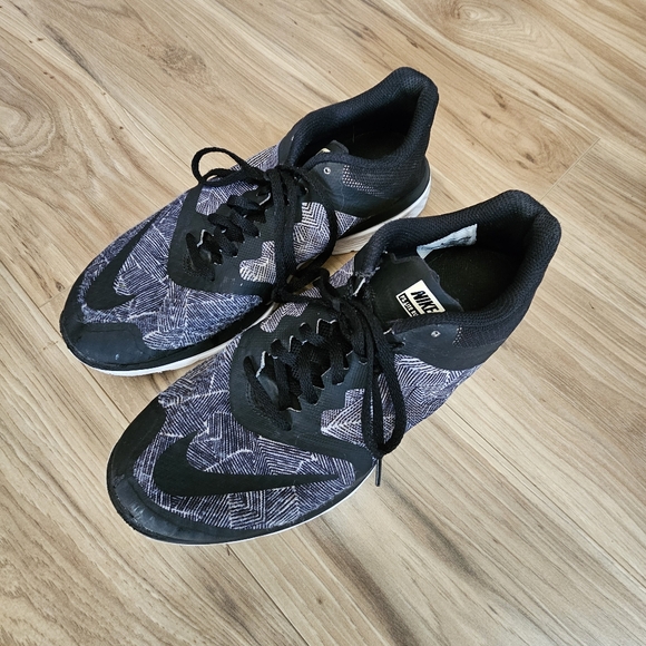 Nike FS Lite Run 3 Sneakers Womens Performace Running Shoe  Size 9 Black/Gray - Picture 7 of 11